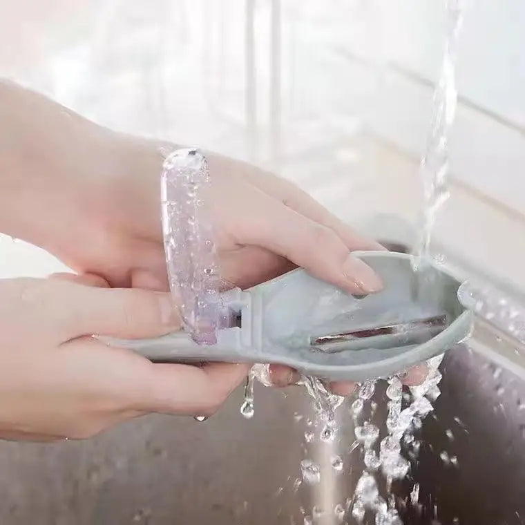 Manual Fish Scale Remover Kitchen Gadget with Lid